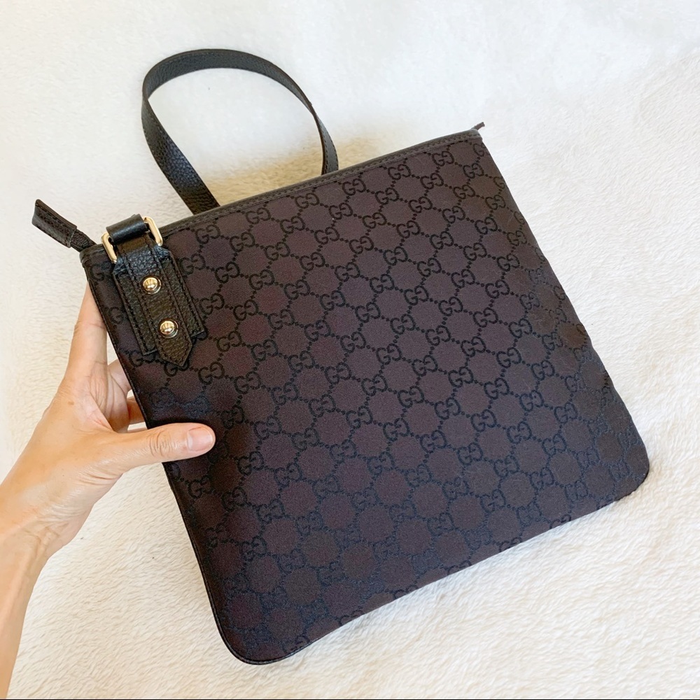 NWT Authentic Gucci Nylon GG Swing Messenger Bag Dark Brown - Picture 2 of 6